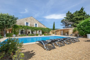 Villa de 5 chambres avec piscine privee jardin clos et wifi a Uchaux